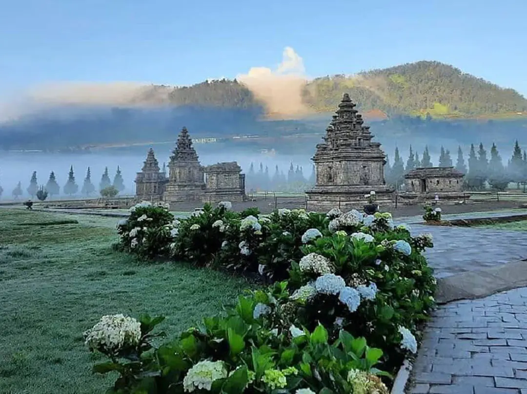 Eksotisme Dataran Tinggi Dieng Plateau